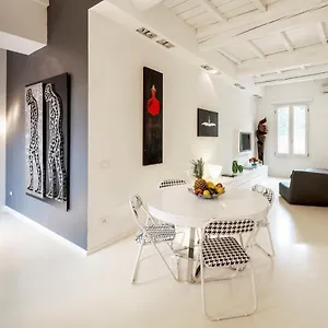 Vakantiehuis Charming Flat In Centro A Con Posto Auto, Ferrara
